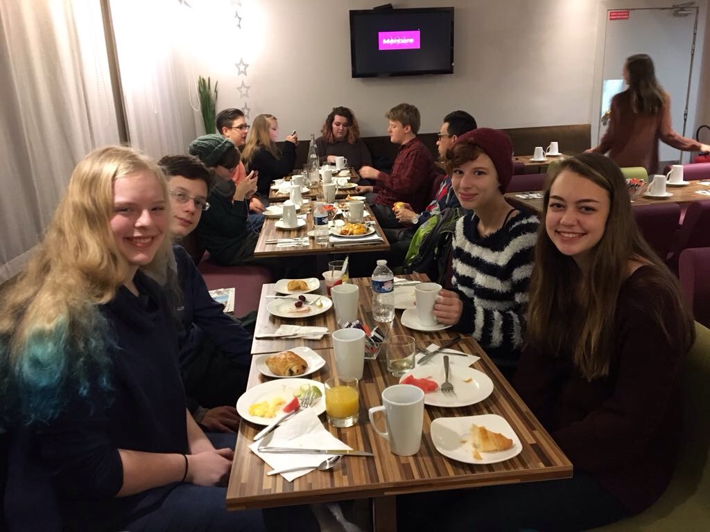 student group travel breakfast france 